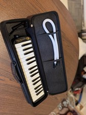 HOHNER Student 32 Melodica Black 32 Keys with Case, Mouthpiece, Blow Pipe
