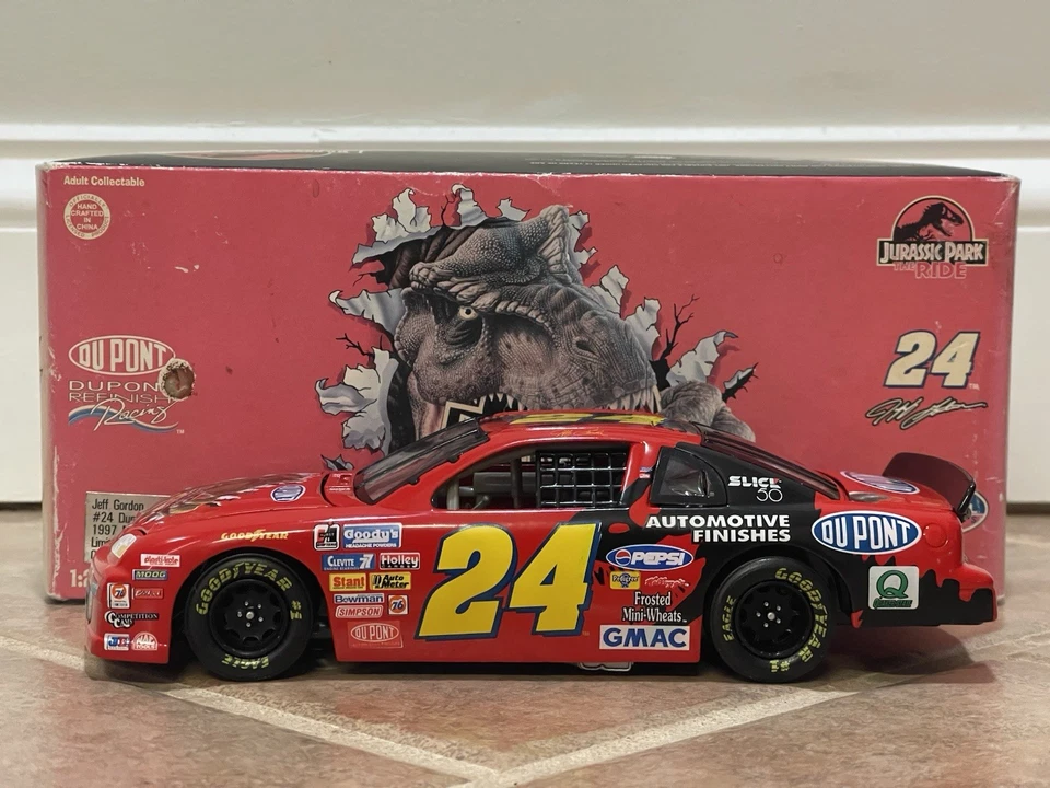 Chevrolet Monte Carlo 1997 Jeff Gordon Jurassic Park The Ride acción 1:24 CWC Foto 2 de 4