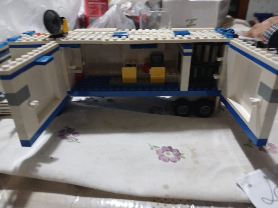 LEGO City 60044 Mobile Police Unit, foto 4 di 5