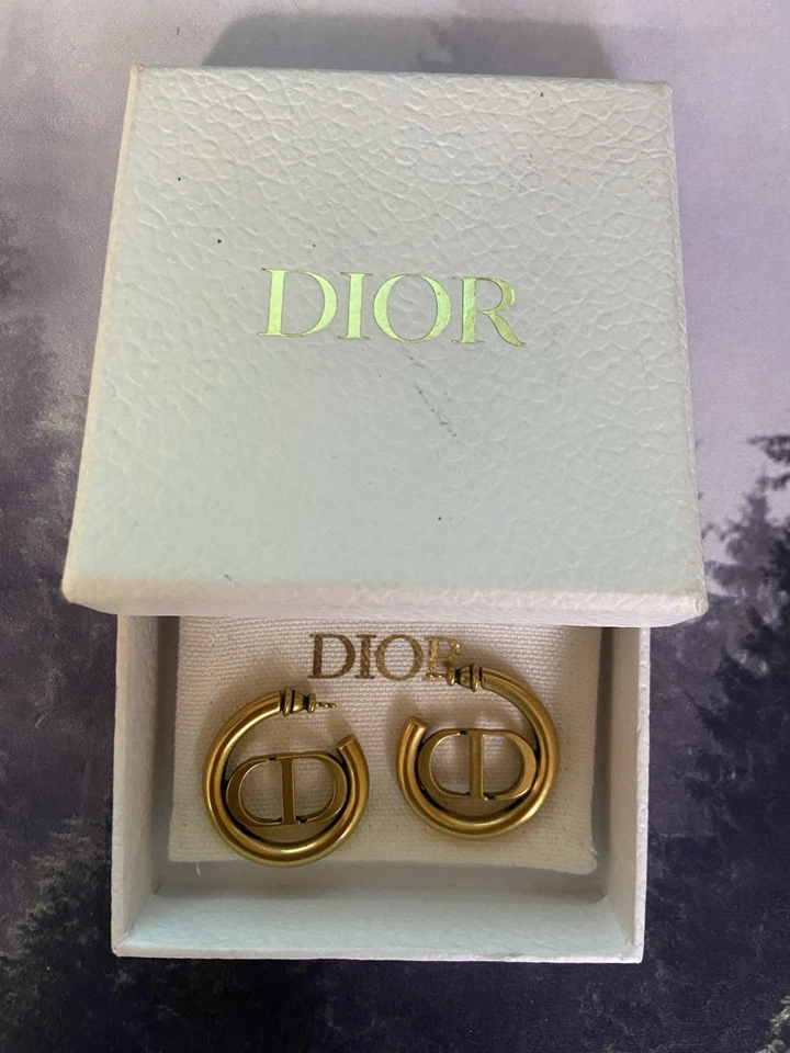 Pendientes Dior 30 Montaigne Foto 3 de 4