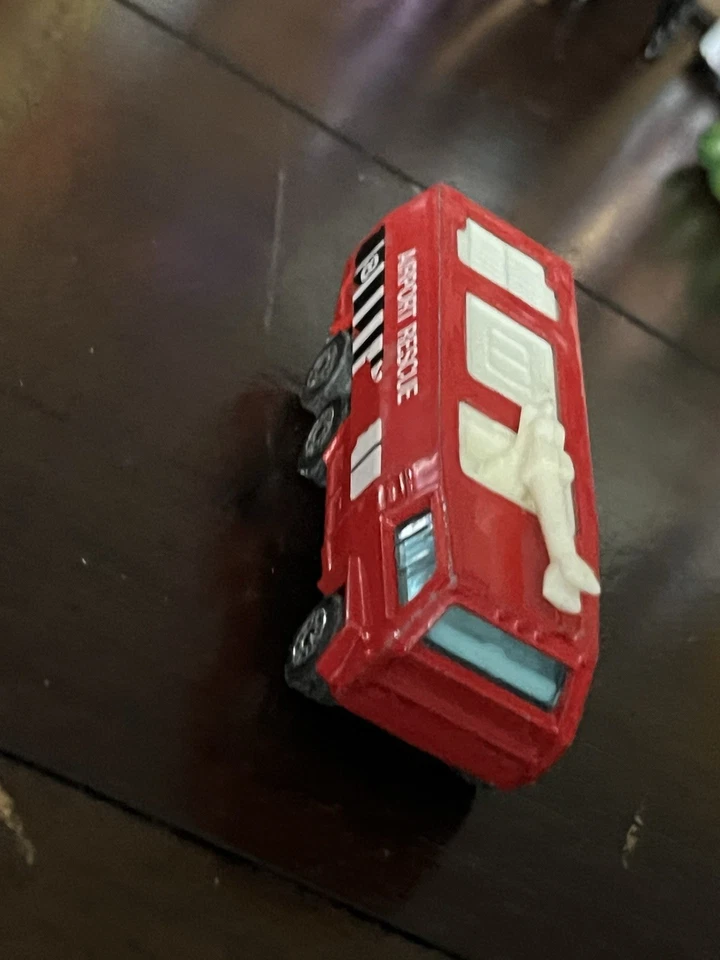 CORGI JUNIORS Chubb Airport Rescue Fire Truck Fire Dept Red Diecast USED EX Cond - Image 4 of 4