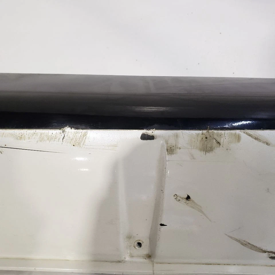 SWP Snow White Pearl Left Rocker Panel Moulding OEM 2015 Kia K900 - Image 4 of 4