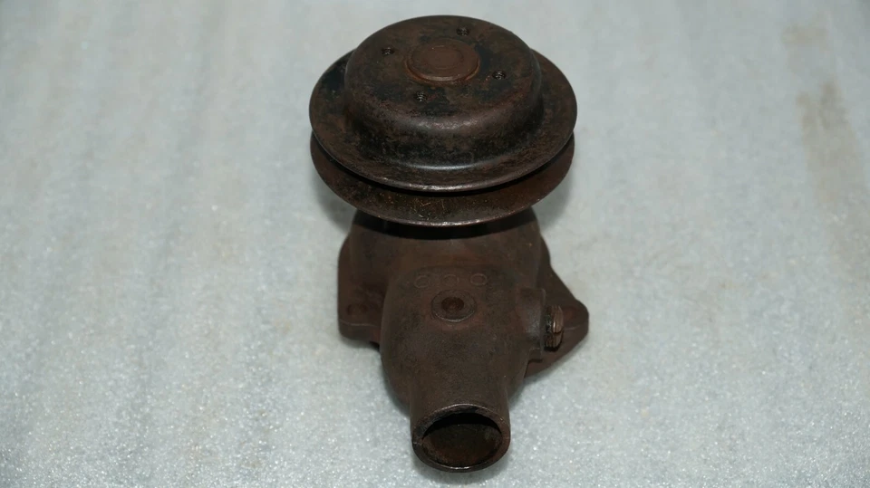 BOMBA DE AGUA N.O.S JEEP WILLYS AMC JEEP CJ2A CJ3A CJ5 CJ6 134 649717  Foto 2 de 4