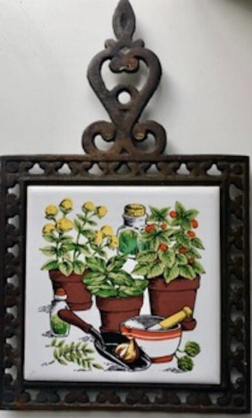 Vintage Wrought Iron Trivets. Two great looking Cast Iron Designs Foto 2 de 2