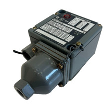 836T-T251JX9 PRESSURE SWITCH PRE-OWNED UNUSED SURPLUS SERIES B 836TT251JX9