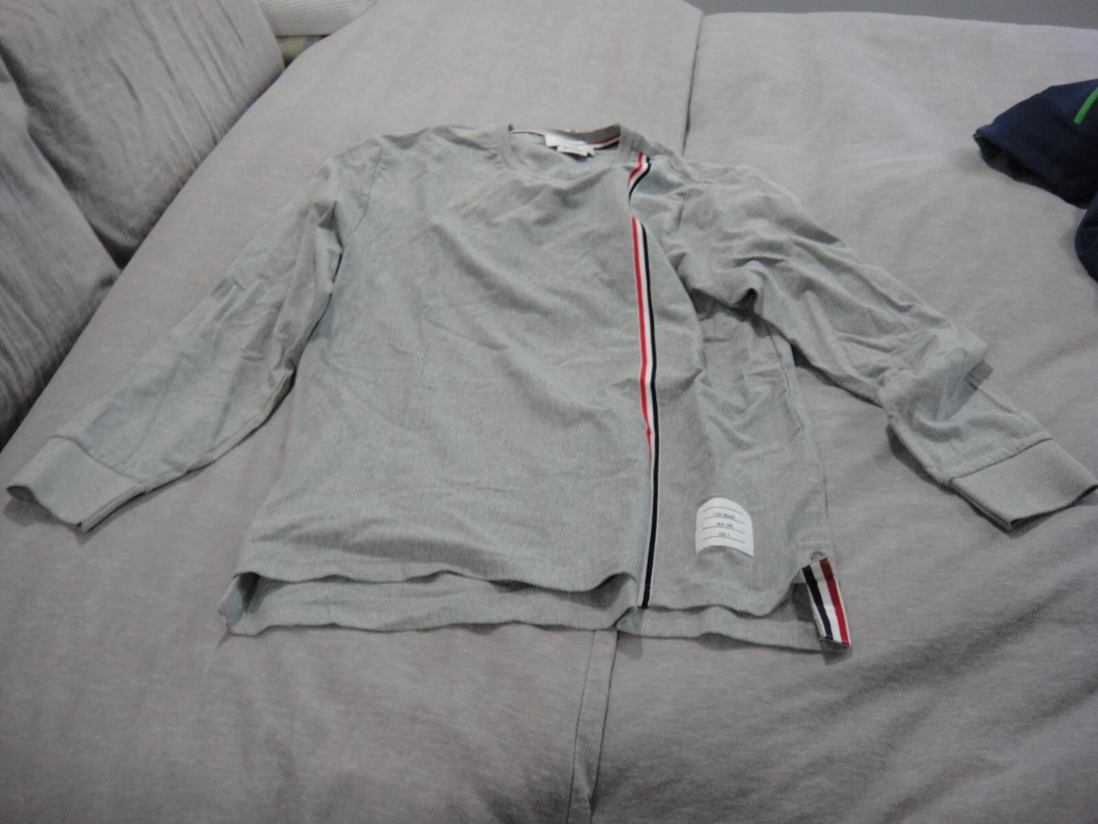 THOM BROWNE Maglione girocollo THOM BROWN colore grigio TB4