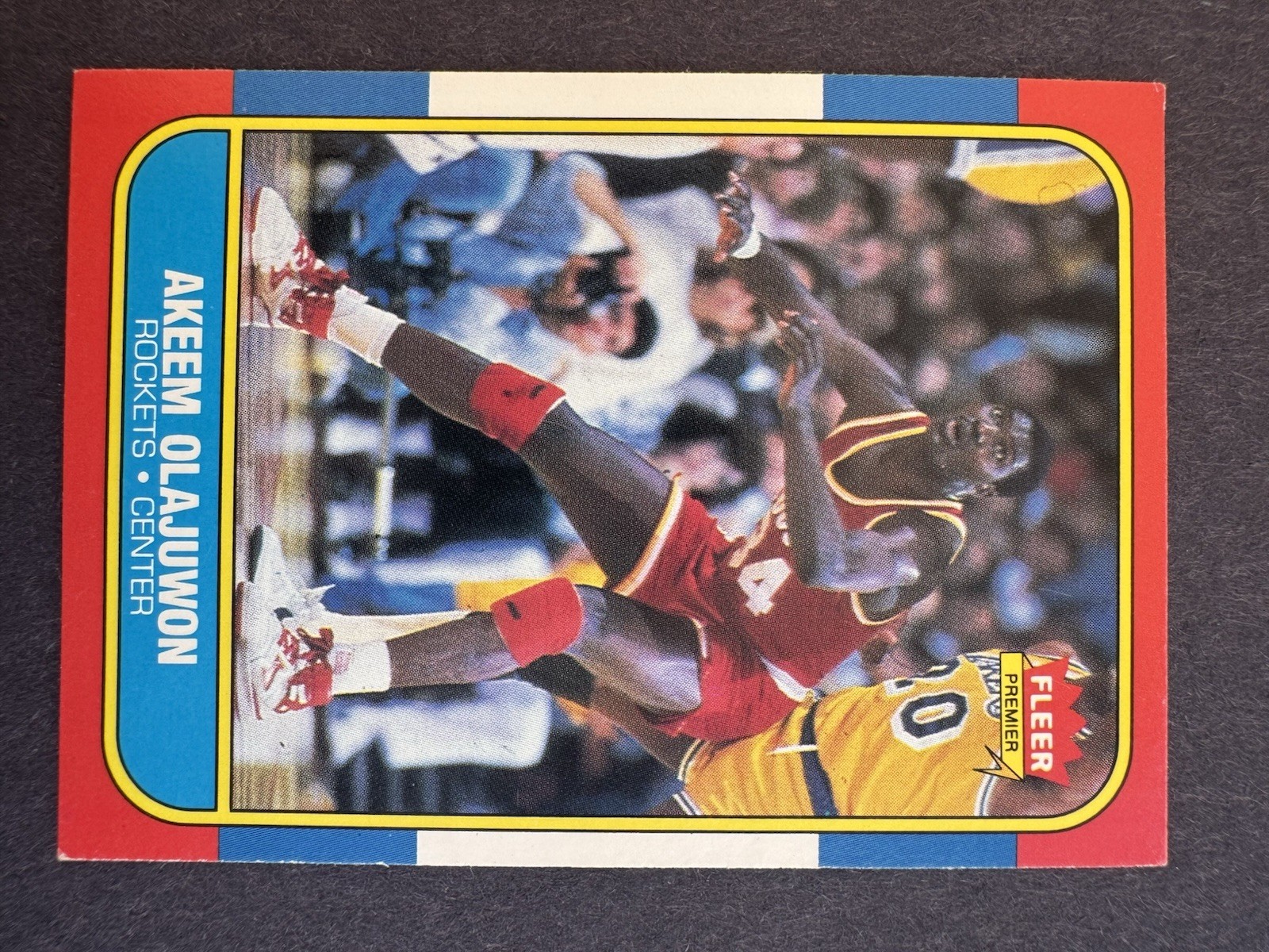 1986 Fleer #82 Akeem Olajuwon Rookie Card HOF RC Houston Rockets