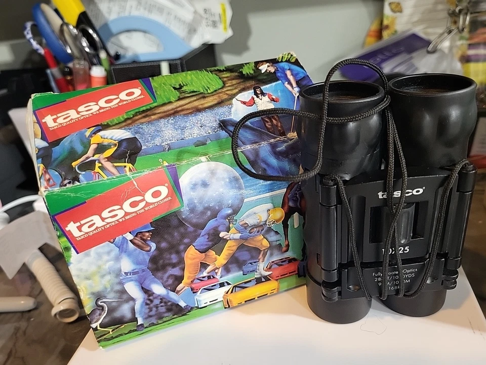 Tasco 168RB 10x25mm Compact Rubber Armored Binoculars w/ Case & Box Instructions - Image 2 of 4
