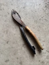 Thomas & Betts • WT-111-M • Sta-Kon Lug Crimping Pliers • USA