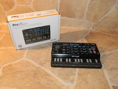 Behringer Pro VS Mini - 4 - Voice Hybrid - Synthesizer - WIE NEU