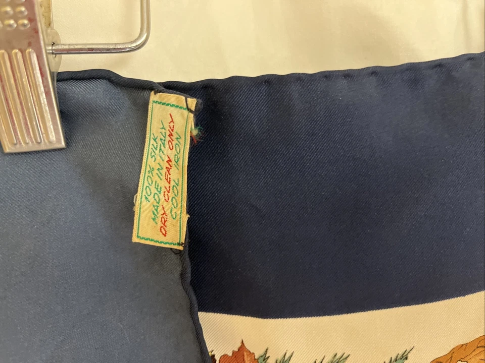 "Bufanda de seda rara GUCCI V. Accornero 34"" de colección insectos flores hongos" Foto 3 de 4