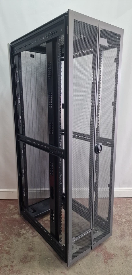 HP 10642 G2 42U Server Rack Cabinet Enclosure With Front + Rear Doors No Sides - Image 4 of 4