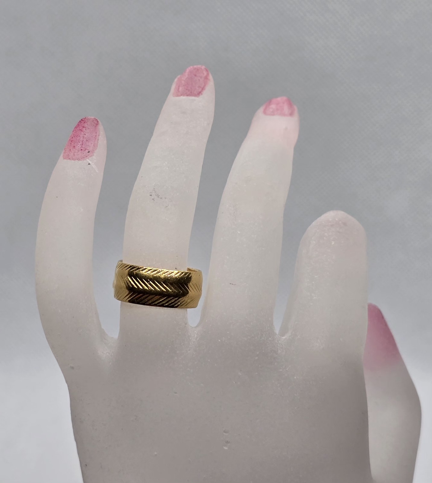 Solid 22ct Yellow Gold Patterned Wedding Band Rin… - image 11