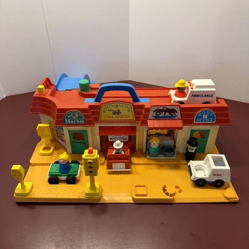 Fisher Price Little People Play Family Main Street #2500 & Accessories Vintage