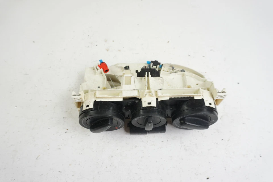 1999 2000 2001 2002 03 04 05 VOLKSWAGEN PASSAT GOLF AC control OEM 1JO 820 045 F Foto 2 de 4