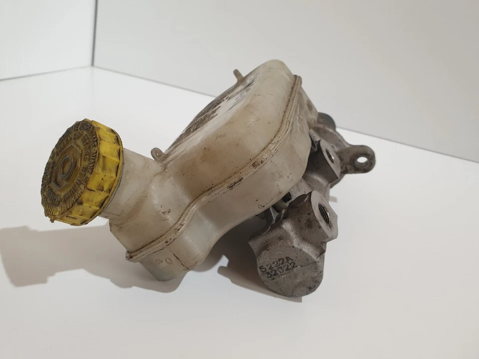 Chrysler Grand Voyager 2006 (LHD) cilindro maestro de freno con tanque Foto 3 de 4