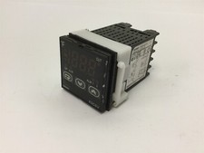 Omron E5CSV-Q1T-F Temperature Controller, Thermocouple Input, Supply: 100-240VAC