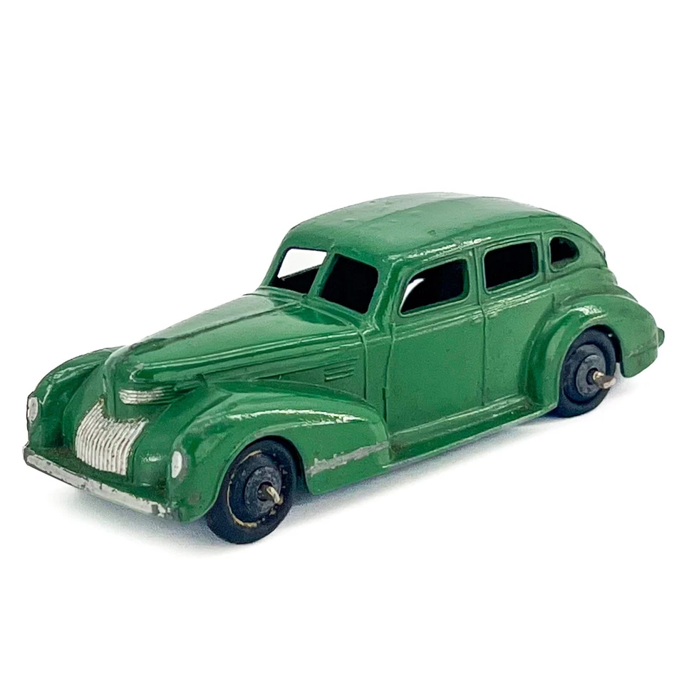 De colección Dinky Toys 39E Chrysler Royal Sedán Metal Hombre Cueva Diecast Car Inglaterra ¡GUAU! Foto 2 de 4