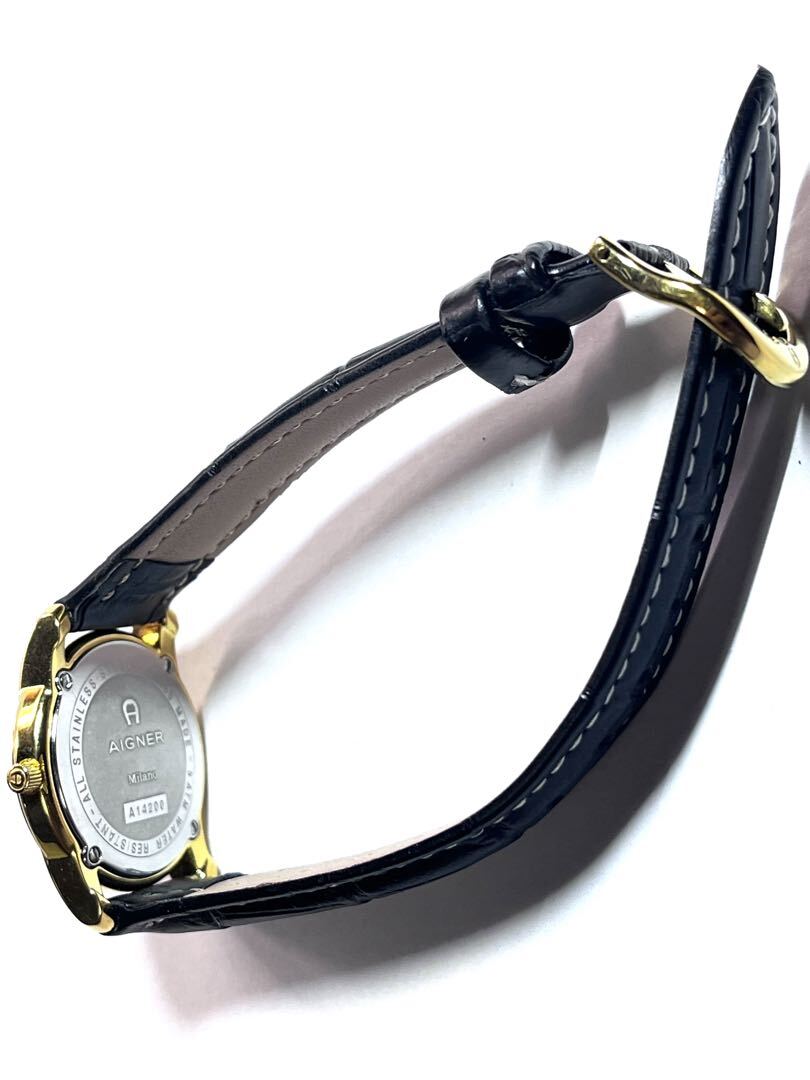 Aigner A14200 Analog Quartz Women In Good Working Order Aigner A14200 Analog Quartz Women In Good Working Order