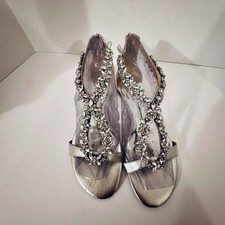 Badgley Mischka Embellished Feather Crystal Rhinestone Flat Sandals Womens Sz 9