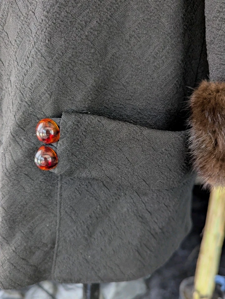 Vtg 50s 60 Berni-Ann Poly Knit Top Fur Trim Stand-up Collar Asymmetrical Opening - Image 4 of 4