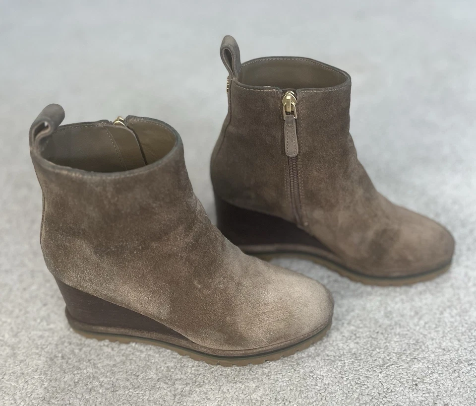 Botín Tory Burch con suela de cuña con suela River Rock talla 6, logotipo, precio de venta sugerido por el fabricante 428 USD Foto 2 de 4