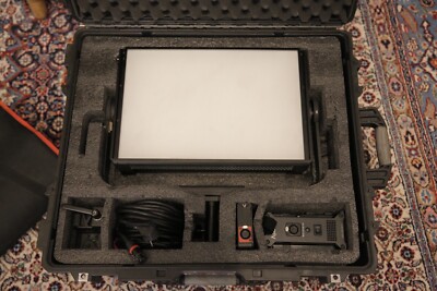 Aputure Nova P300C Kit inkl. Power Station und Softbox