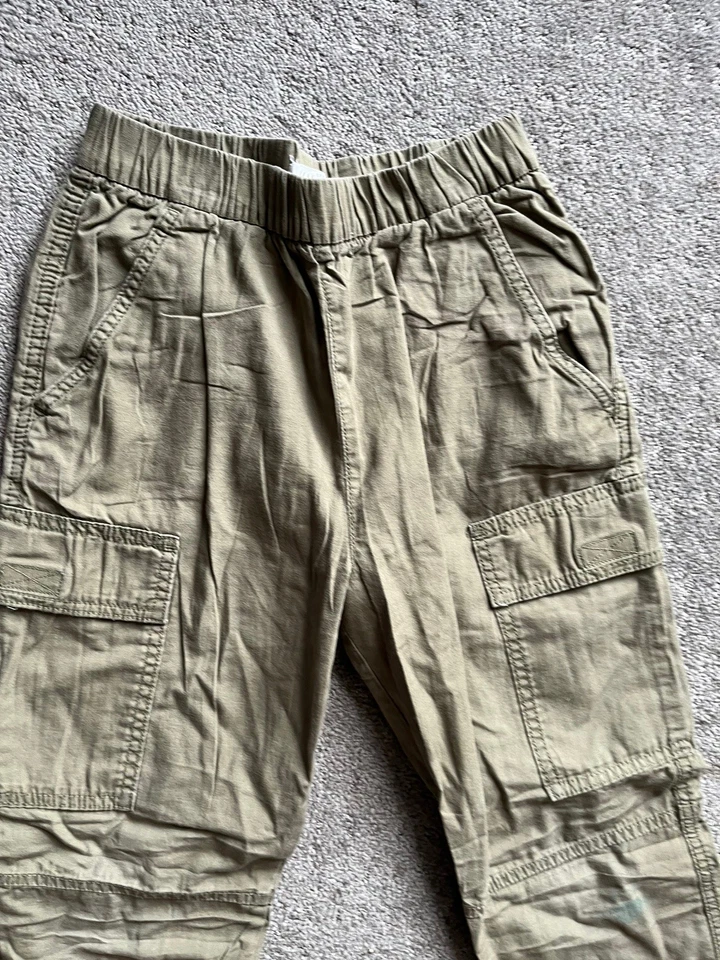Pantalones cargo H&M verde oliva para niños talla 10 Foto 2 de 4