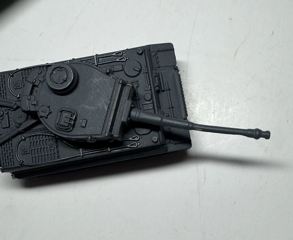 Tanque Corgi T34 1/64 y tanque Unimax Tiger Foto 3 de 3