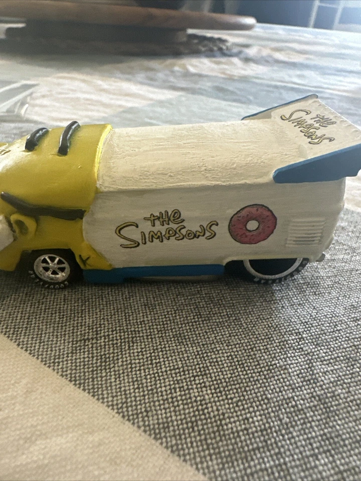 Escultura personalizada Hot Wheels VW Drag Bus de Kool51 Alber Avila Homer Simpson Foto 4 de 4