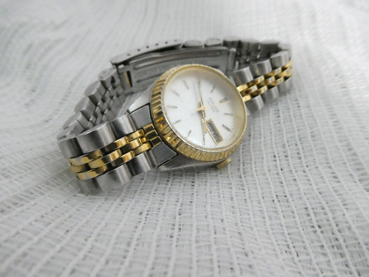 Vintage pulsar ladies silver tone expansion bracelet watch NEW BATTERY Vintage Pulsar Ladies Watch Silver and Gold Tone Band Fold  main image 4