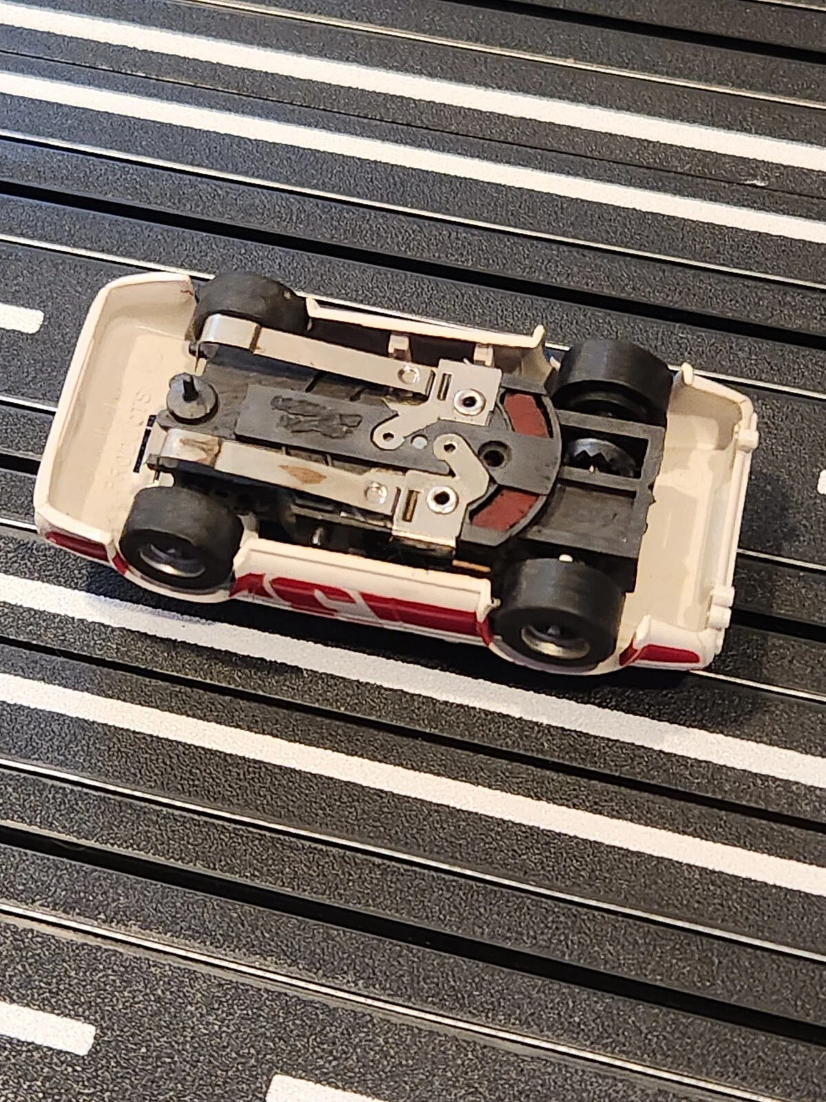 slot-car bmw m1 magnatraction runs 