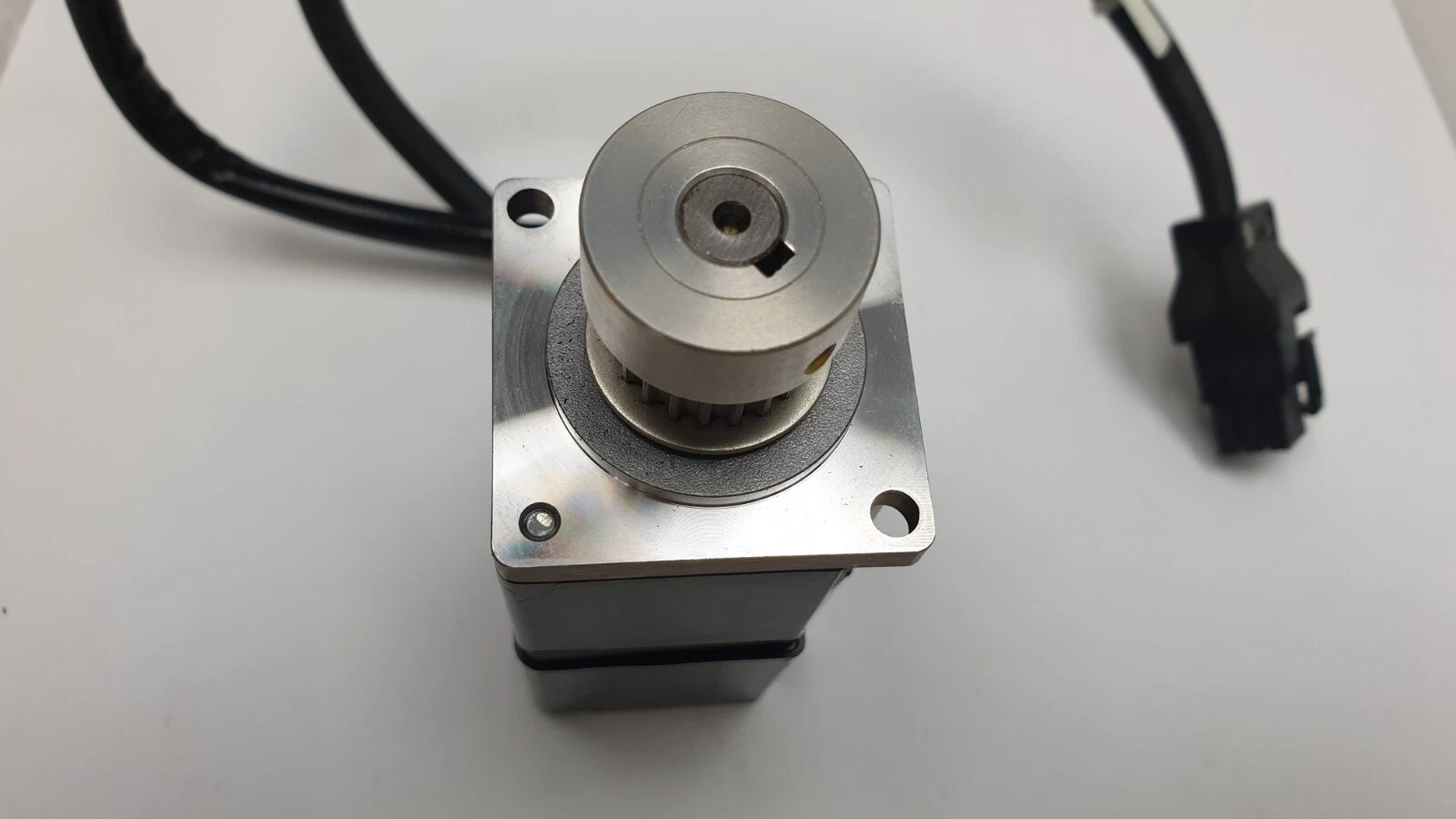HC-KFS053K servo motor front flange with a timing-belt pulley on the shaft