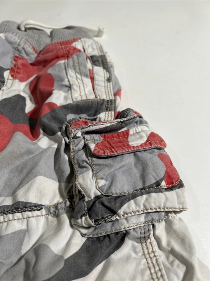 MINI BODEN 3Y Niños Rojo Gris Camuflaje Cremallera Carga Pantalones de Patín Elásticos Ajustables Cintura Foto 3 de 4