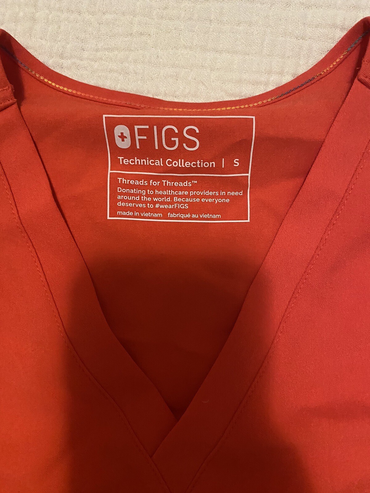 FIGS Women’s S Catarina top & SMALL petite Joggers red, Pride