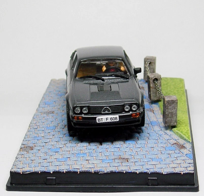 ALFA ROMEO GTV6 MODELO CARRO JAMES BOND OCTOPUSSY CINZA ESCALA 1:43 IXO COLLECTION K8 - Imagem 3 de 3