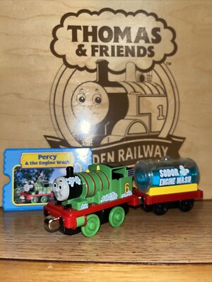 PERCY & ENGINE WASH ! THOMAS FRIENDS TRAIN TAKE N PLAY ALONG DIECAST VARIANT
