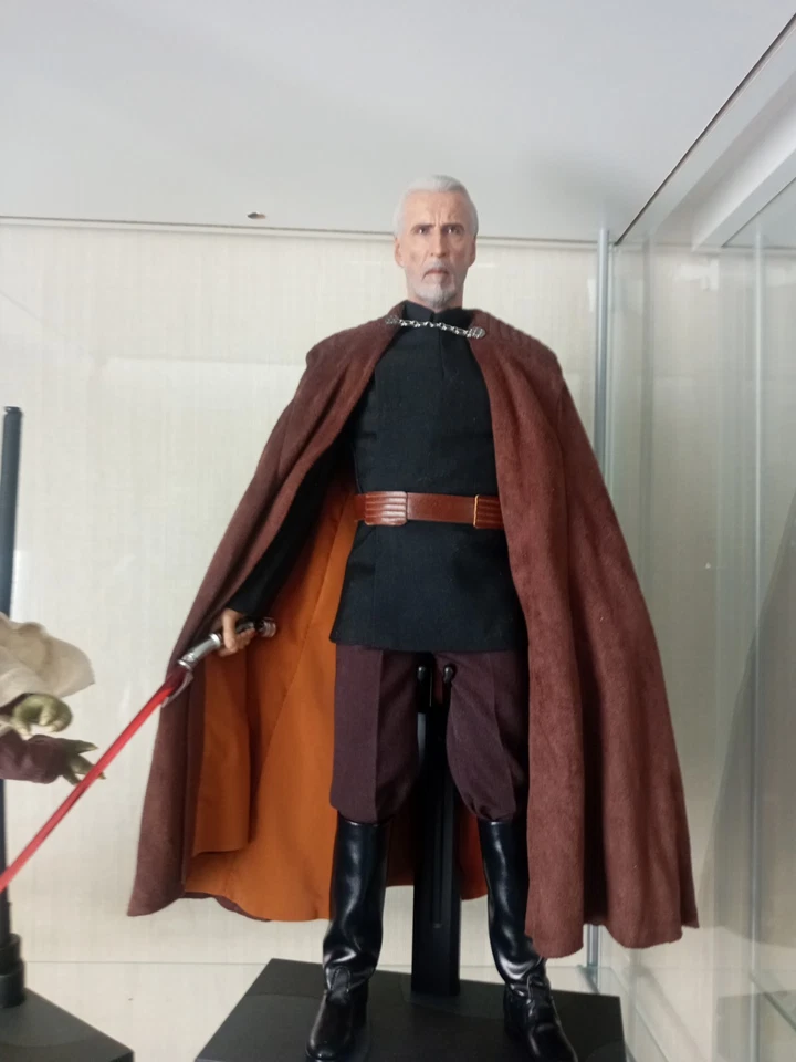 Hot Toys Count Dooku Star Wars Attack of the Clones 1/6 Figure MMS496 - Bild 1 von 1
