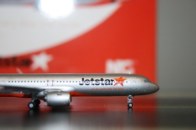 NG Models 1:400 Jetstar Japan Airbus A321neo JA26LR (13052) Model
