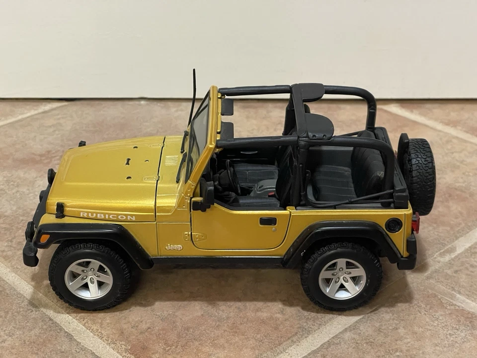 2003 Jeep Wrangler Rubicon Gold Special Edition Maisto 1/18 4x4 Truck TJ - Image 3 of 4