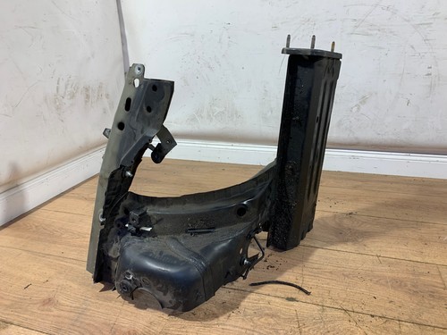 BMW E90 E91 Längsträger vorn links Front Karosserie Radhaus Kotflügel schwarz