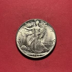 (1) Beautiful Vintage 1943-P Walking Liberty Half Dollar CHOICE BU-BRILLANT UNC.