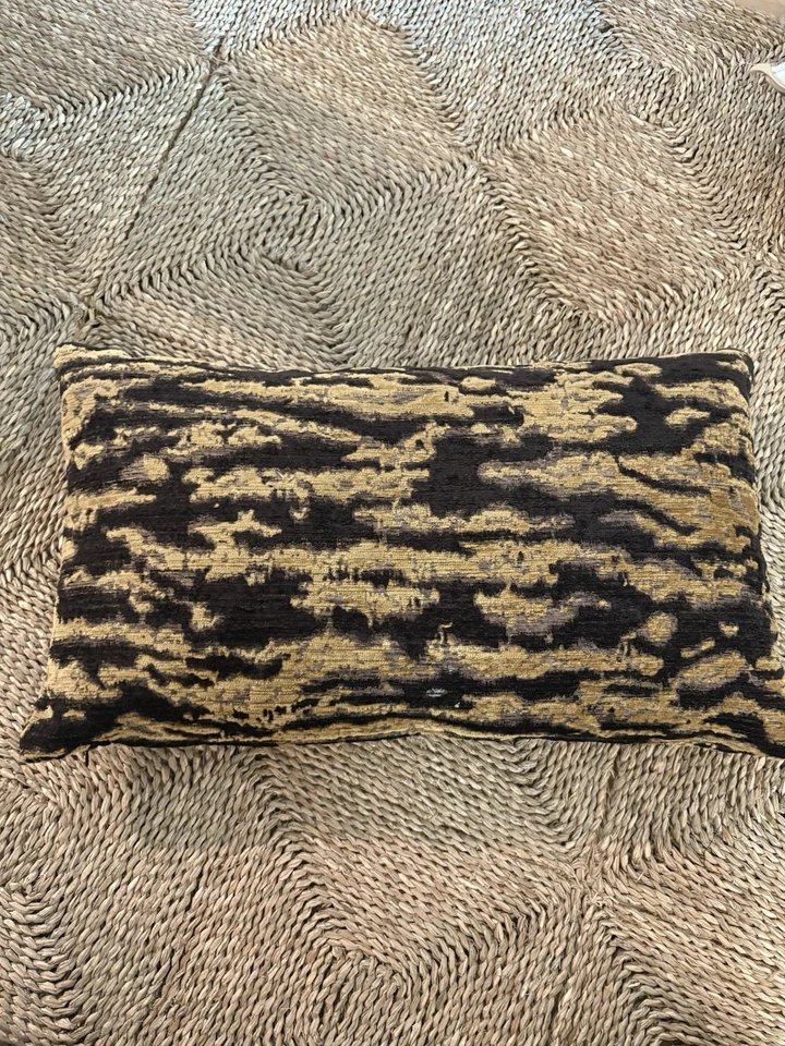 Almohada lumbar decorativa Schumacher Tiger Foto 3 de 4