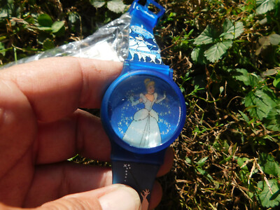 Vtg Disney Cinderella Locket flip Watch w/ 3D Lenticular Effect