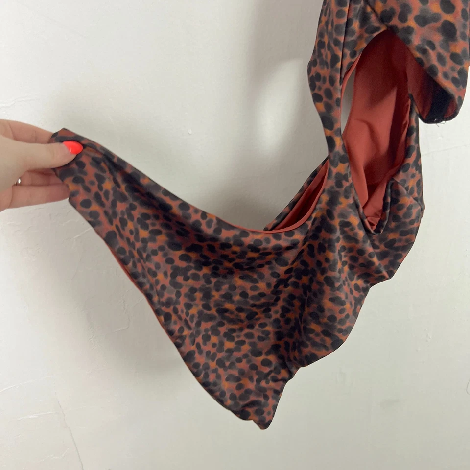 Новый без ценников купальник ASOS Design с леопардовым принтом и вырезом асимметричный цельный размер 14 НОВЫЙ - Изображение 3 из 4