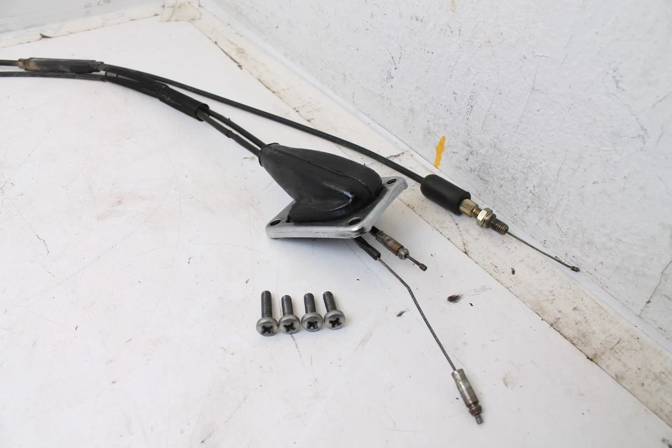 Kawasaki KE125 1980-1981 Juego de cables de acelerador usados OEM Foto 3 de 4