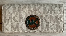 Cartera Continental Michael Kors Fulton Solapa Firma MK Crema