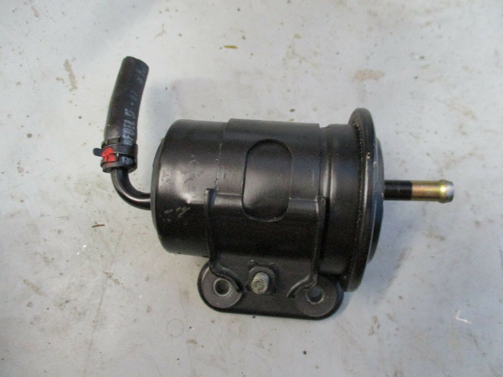 2007 Suzuki DF115 4 stroke outboard high pressure fuel filter 15440