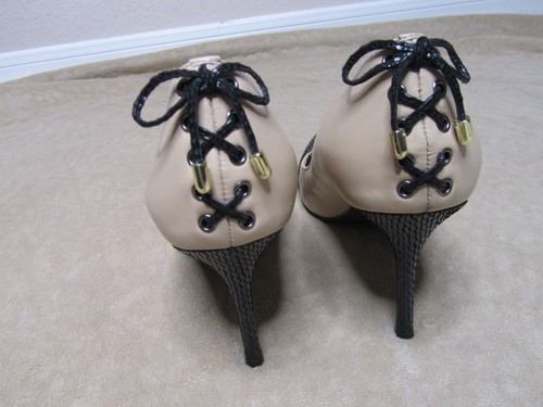 Levity Beige Leather Black Snake Toe Pumps Size 9.5M Closed Toe Heels Shoes - Picture 6 of 11