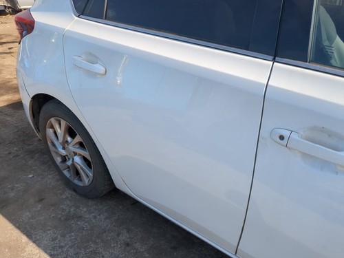 TOYOTA AURIS 2015-2018 LADO DEL CONDUCTOR PUERTA TRASERA CARCASA BLANCA - Imagen 3 de 3